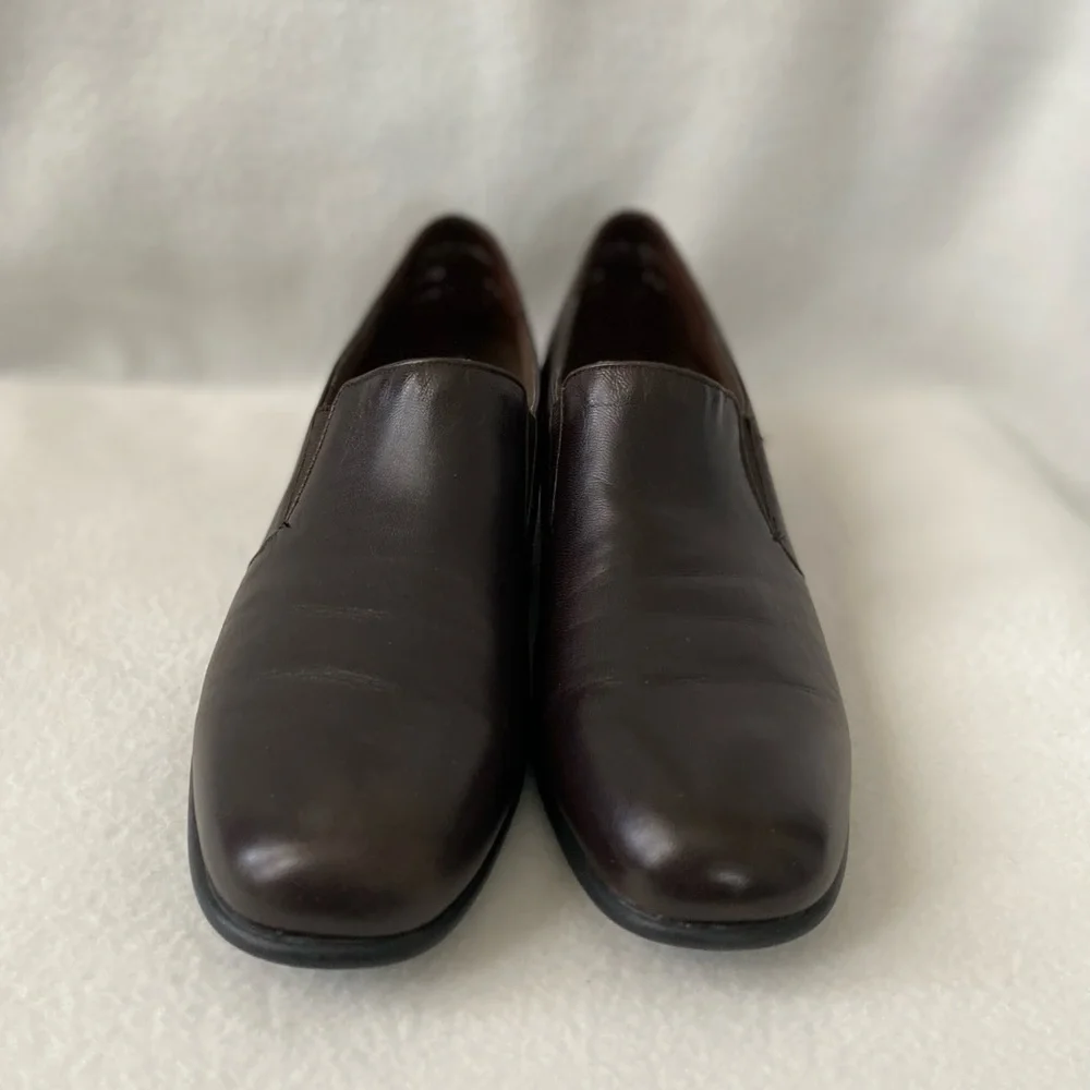Munro American Proper Size Proper Fit Size 9 Brown Leather Slip On Walking Shoes